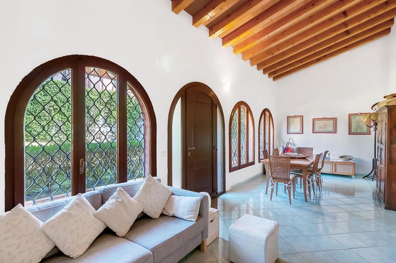 Villa La Guardiola Procchio